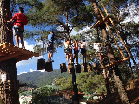 Sparti-Park-stepping-logs_